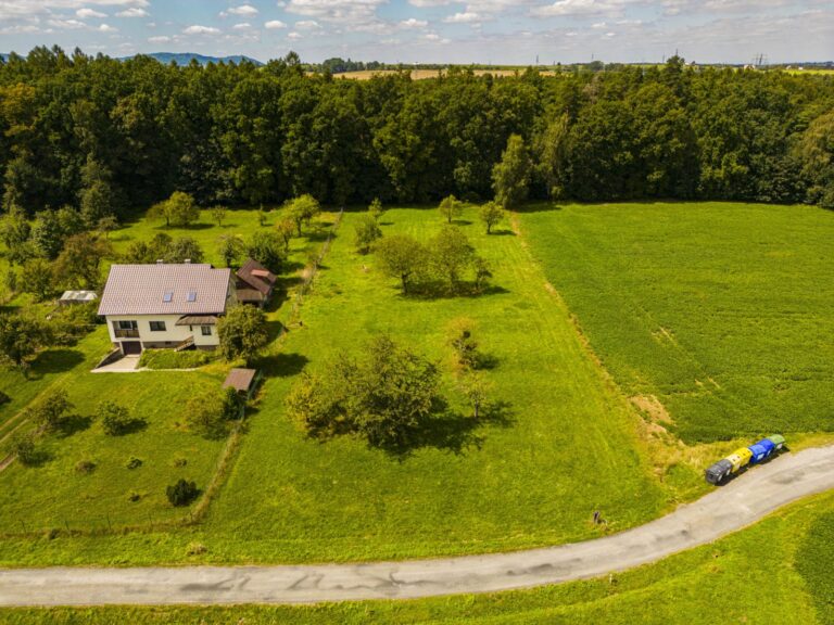 Prodej stavebního pozemku 4 684 m2, Horní Domaslavice