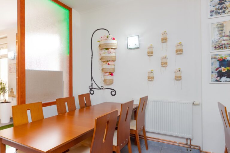 Prodej cukrárny,  výrobny a baru , 433 m2, Moravská Ostrava