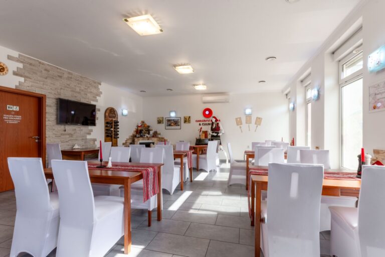 Prodej cukrárny,  výrobny a baru , 433 m2, Moravská Ostrava