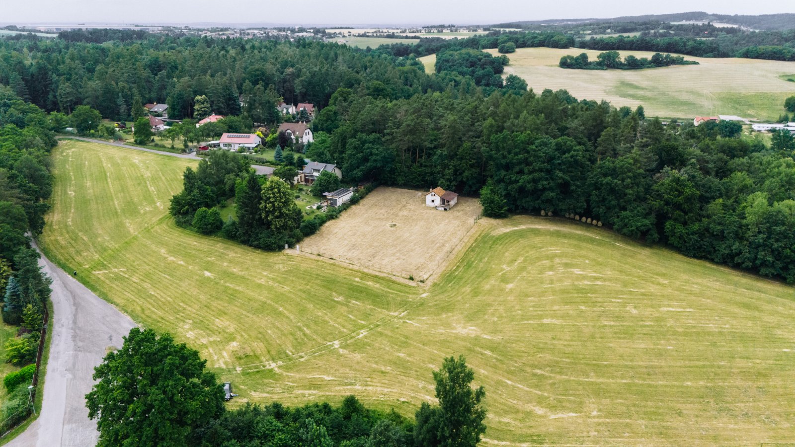 Prodej stavebního pozemku 2 203 m2, obec Kunice, Praha – východ