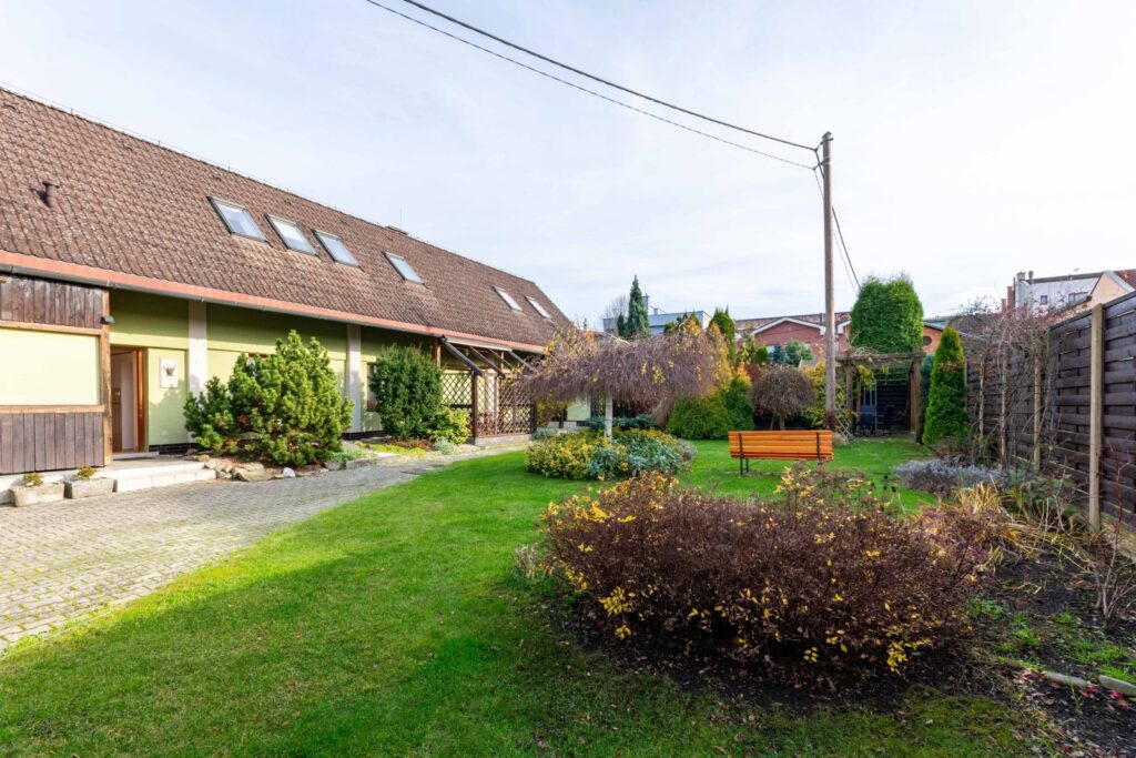 Prodej rodinného domu 4+1 , 199 m2, garáž, pozemek 448 m2, Rožnov pod Radhoštěm