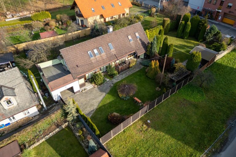 Prodej rodinného domu 4+1 , 199 m2, garáž, pozemek 448 m2, Rožnov pod Radhoštěm