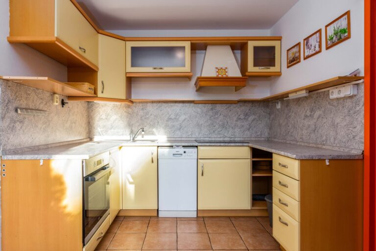 Prodej rodinného domu 4+1 , 199 m2, garáž, pozemek 448 m2, Rožnov pod Radhoštěm