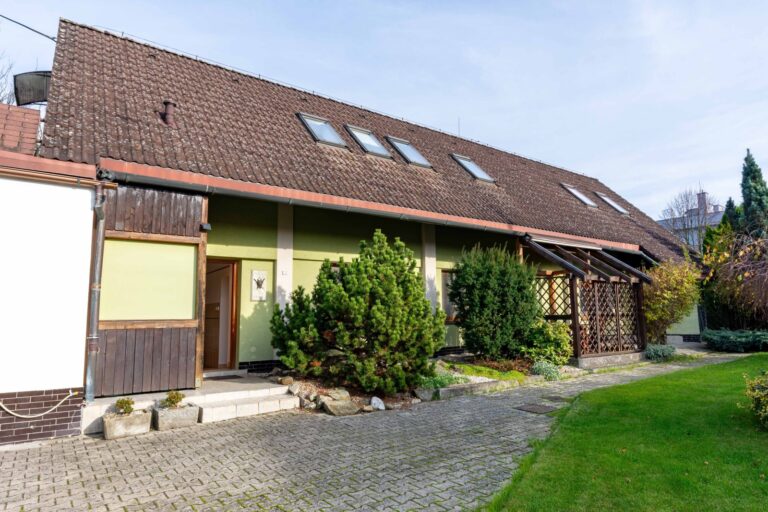 Prodej rodinného domu 4+1 , 199 m2, garáž, pozemek 448 m2, Rožnov pod Radhoštěm