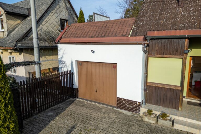 Prodej rodinného domu 4+1 , 199 m2, garáž, pozemek 448 m2, Rožnov pod Radhoštěm