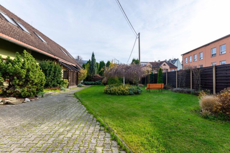 Prodej rodinného domu 4+1 , 199 m2, garáž, pozemek 448 m2, Rožnov pod Radhoštěm