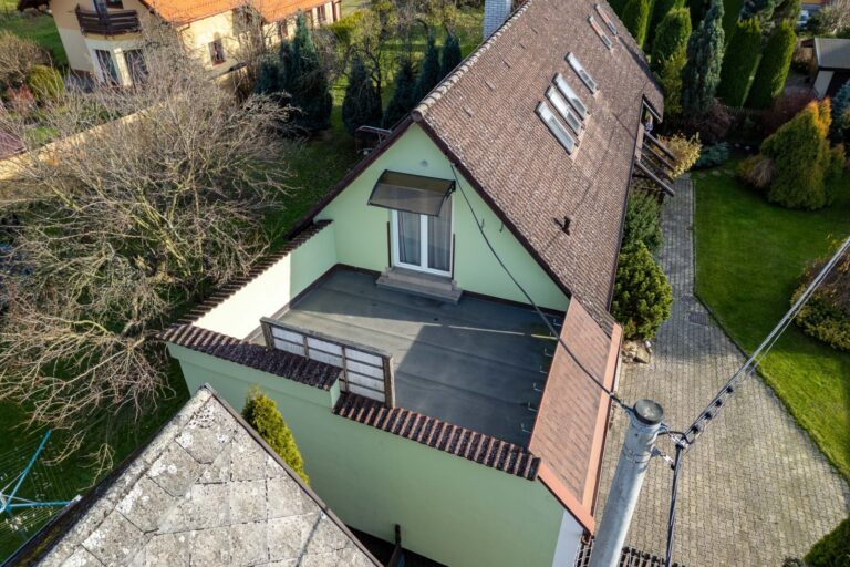 Prodej rodinného domu 4+1 , 199 m2, garáž, pozemek 448 m2, Rožnov pod Radhoštěm