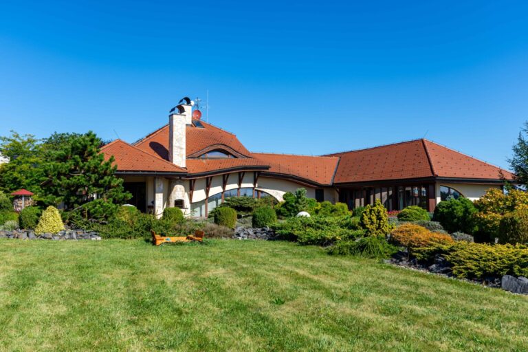 Prodej rodinného domu  6+1, 388 m2, Žermanice , pozemek 7143 m2