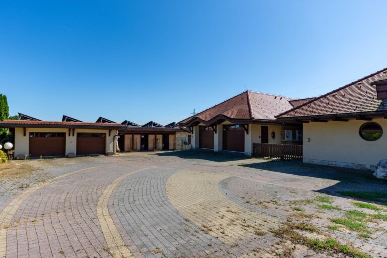 Prodej rodinného domu  6+1, 388 m2, Žermanice , pozemek 7143 m2