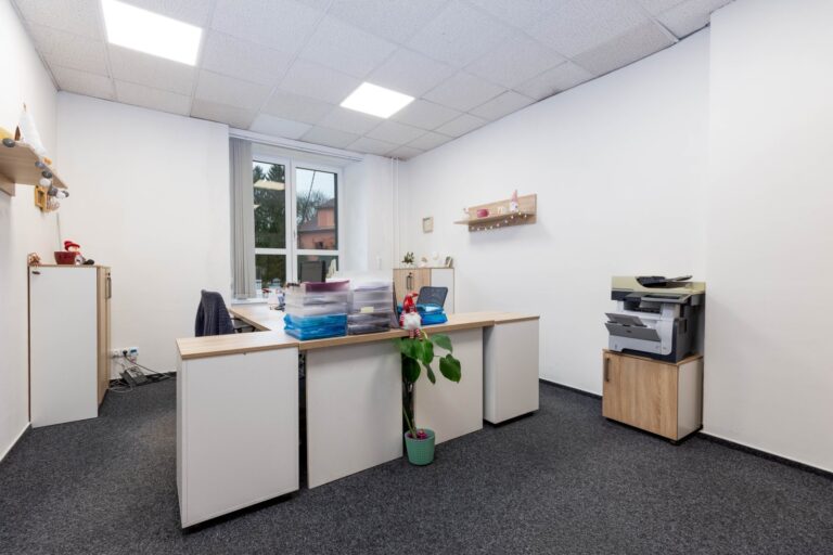 Pronájem kanceláře 802 m2, Havířov –  Prostřední Suchá