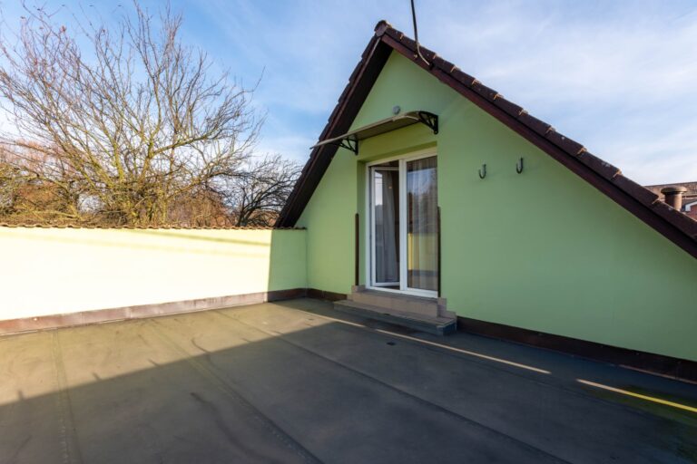 Prodej rodinného domu 4+1 , 199 m2, garáž, pozemek 448 m2, Rožnov pod Radhoštěm